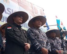 Pesawat Bonanza Jatuh, TNI AL Kibarkan Bendera Setengah Tiang - JPNN.com