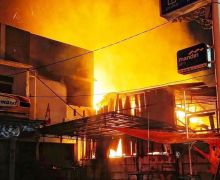 Toko Furnitur di Jakarta Timur Ludes Terbakar, Kerugiannya Banyak Banget - JPNN.com