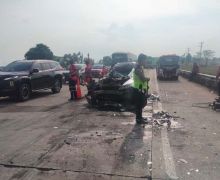 Kecelakaan Maut Beruntun di Tol Pejagan-Pemalang, 1 Orang Tewas, Belasan Kendaraan Rusak - JPNN.com