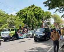 Massa Geruduk Pemkot Makassar: Wahai Danny Pomanto, Mending Dananya Dikasih Warga - JPNN.com