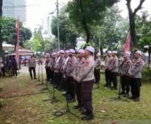 Polda Metro Jaya Kerahkan Polisi Berpeci Putih Untuk Kawal Aksi Demo Hari Ini - JPNN.com