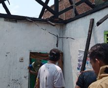 Kebakaran Rumah di Tangerang, Ratusan Warga Bantu Pemadaman - JPNN.com