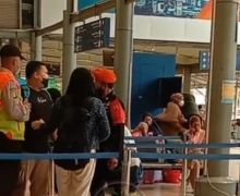 Penumpang Ribut dengan Petugas Stasiun Pasar Senen Viral, Ternyata Ini Penyebabnya - JPNN.com