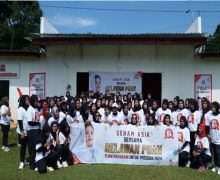 Lihat, Ratusan Wanita Pendukung Puan Maharani Bagi Sembako di Kota Batik - JPNN.com
