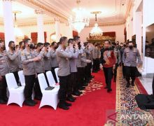 Singgung Pungli dan Tindakan Represif Oknum Polri, Jokowi: Tolong Dijauhi - JPNN.com