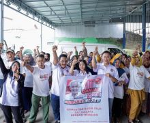 Komunitas Sopir Truk Pendukung Ganjar Bagi-Bagi Sembako Sambil Sosialisasi Saber Pungli - JPNN.com