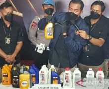 Polisi Bongkar Pabrik Oli Palsu di Kota Semarang, Omzetnya Fantastis - JPNN.com