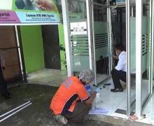 Detik-Detik Komplotan Pembobol ATM Kaget Tepergok Pegawai Minimarket, Ini yang Terjadi - JPNN.com