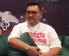 Cerita Ndarboy Genk Ditimpuki Saat Manggung - JPNN.com