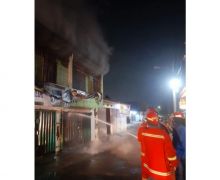 Warung Sembako di Bekasi Terbakar, Ada Ledakan - JPNN.com