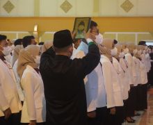 189 Apoteker Lulusan ISTN Ikuti Sidang Pengambilan Sumpah - JPNN.com