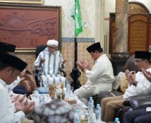 Sowan ke KH Miftachul Akhyar, Prabowo Minta Restu jadi Capres? - JPNN.com