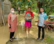 BSI Menyalurkan Bantuan untuk Pengungsi Banjir Aceh Tamiang  - JPNN.com