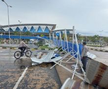 Cuaca Ekstrem, Kanopi Bandara Supadio Roboh - JPNN.com