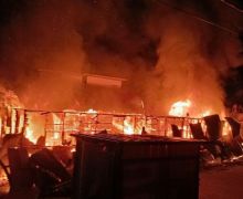 5 Petak Rumah di Tabing Kota Padang Terbakar, Sebegini Kerugiannya - JPNN.com