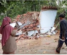 Tanah Bergerak di Blitar, Masjid dan Rumah Marbot Rusak - JPNN.com