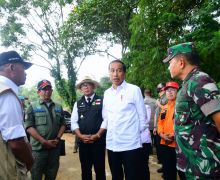 Lihat, Siapa yang Mendampingi Jokowi ke Lokasi Gempa Cianjur, Menteri Cuma 1 - JPNN.com