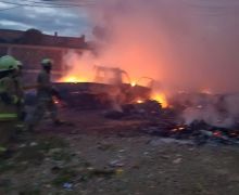 Warga Membakar Sampah, Mobil Pikap Juga Ikut Terbakar, Waduh - JPNN.com