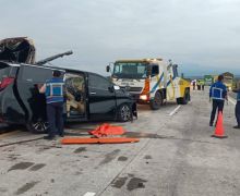 Kecelakaan Maut di Tol Semarang-Solo, Alphard Tabrak Truk, Banyak yang Tewas - JPNN.com