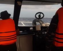 Kapal Dihantam Ombak, Nelayan Meranti Hilang, Tim SAR Terus Bergerak - JPNN.com