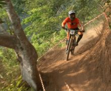 193 Rider Saling Sikut di Seri Pemungkas 76 Indonesian Downhill 2022 - JPNN.com