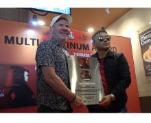 Judika Raih Penghargaan Setelah Album Teruslah Berharap Terjual 580 Ribu Keping - JPNN.com