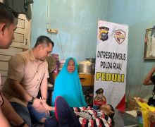 Ditreskrimsus Polda Riau Peduli Bantu Penyandang Disabilitas di Pekanbaru - JPNN.com