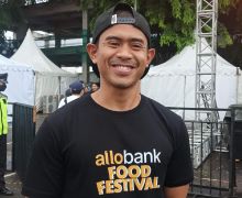 Buka Warung Bakso, Tanboy Kun Siap Layani Pelanggan - JPNN.com