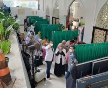 Khitanan Massal di Masjid Al Aqsha Delatinos Unik, Diarak Andong & Moge - JPNN.com