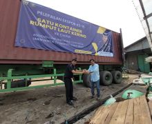 Bea Cukai Lepas Ekspor Udang dan Rumput Laut dari Ambon dan Gresik, Ini Tujuannya - JPNN.com