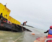 Kapal Terbalik dan Tenggelam, 3 Selamat, 2 Hilang, Basarnas Terus Melakukan Pencarian - JPNN.com