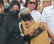 Anak Pak Ogah Hampir Pingsan Saat Pemakaman Sang Ayah  - JPNN.com