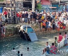 Mobil Honda Jazz Terjun ke Laut, Begini Kondisi Wanita Pengemudi dan Rekannya, Ya Allah - JPNN.com