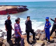 Sepekan Berlalu, Kapal yang Terdampar di Rancabuaya Masih Misterius - JPNN.com