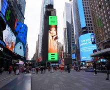 Shakira Jasmine Muncul di Billboard Times Square New York - JPNN.com