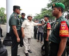 Upaya Prabowo Perkuat Komando Teritorial, Serahkan Sepeda Motor dan Berjanji soal Tunjangan - JPNN.com