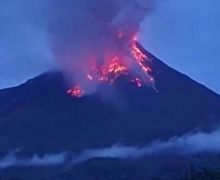 Gunung Karangetang Meletus, Luncuran Lava Pijar Capai 1.500 Meter - JPNN.com