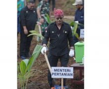 Mentan SYL dan Bupati Kediri Dorong Integrasi Kelapa Genjah, Jagung dengan Ternak Kambing - JPNN.com