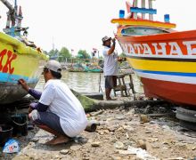 Komunitas Nelayan Pesisir Dukung Ganjar Renovasi Perahu Pelaut di Cirebon - JPNN.com