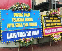 Karangan Bunga Banjiri Polres Jaksel, Isinya Minta AG Ikut Ditangkap - JPNN.com