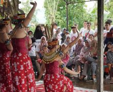 Relawan Puan Menggelar Pentas Seni Tarian Dayak hingga Baksos di Kalsel - JPNN.com