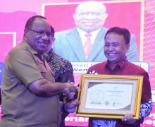 Selamat, Sekda Sumedang Raih Penghargaan Digital Leadership Government Award dari Kemendagri - JPNN.com