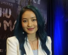 Natasha Wilona Rela Potong dan Warnai Rambut Demi Film Baru - JPNN.com