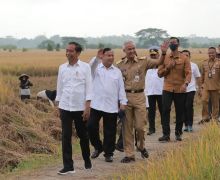 Jokowi Unggah Momen Panen Raya, Warganet Salah Fokus Dukung Prabowo-Ganjar - JPNN.com