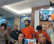 Penampakan Ammar Zoni Kenakan Baju Oranye Setelah Ditetapkan sebagai Tersangka - JPNN.com