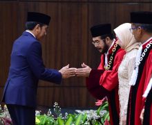 Eks Hakim MK Sindir Tidak Dipecatnya Anwar Usman karena Ipar Jokowi - JPNN.com