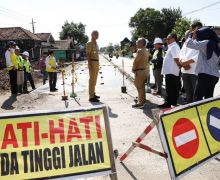 Ganjar Perbaiki Jalan di Jalur Pantura Juwana-Batangan, Kini Siap Dilintasi untuk Mudik - JPNN.com