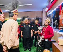 Menhan Prabowo Dampingi Presiden Jokowi Saat Gelar 2 Agenda Penting di Papua - JPNN.com