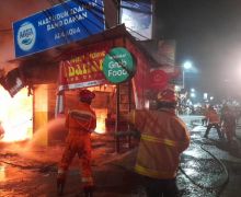 Rumah Makan, Kios Hingga Mobil Terbakar di Bekasi, Kerugian Rp 1 Miliar - JPNN.com