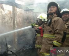 Kebakaran Rumah di Penggilingan, 15 Unit Damkar Dikerahkan - JPNN.com